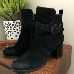 ✨Super Soft✨ Le Chateau Suede Black Booties
